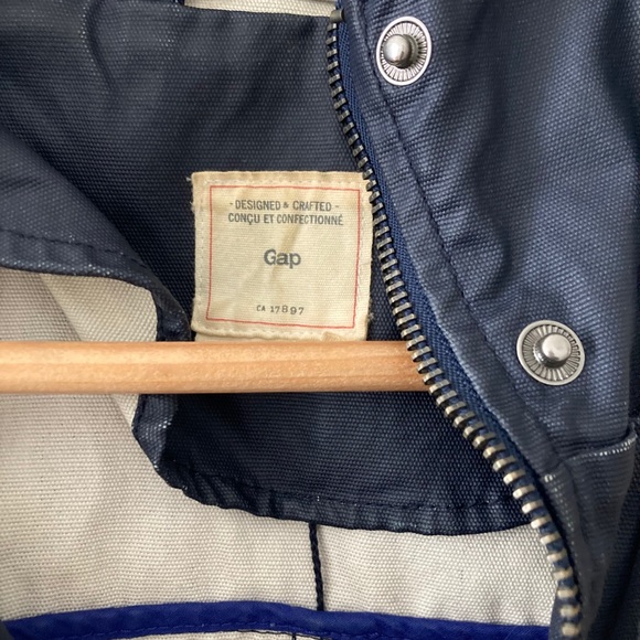 Navy GAP raincoat - Picture 2 of 4